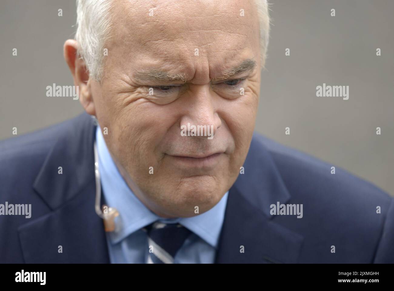 Huw Edwards - BBC News presenter - in Downing Street on the day Liz Truss makes her first speech as Prime Minister. 6th Sept 2022. Stock Photo