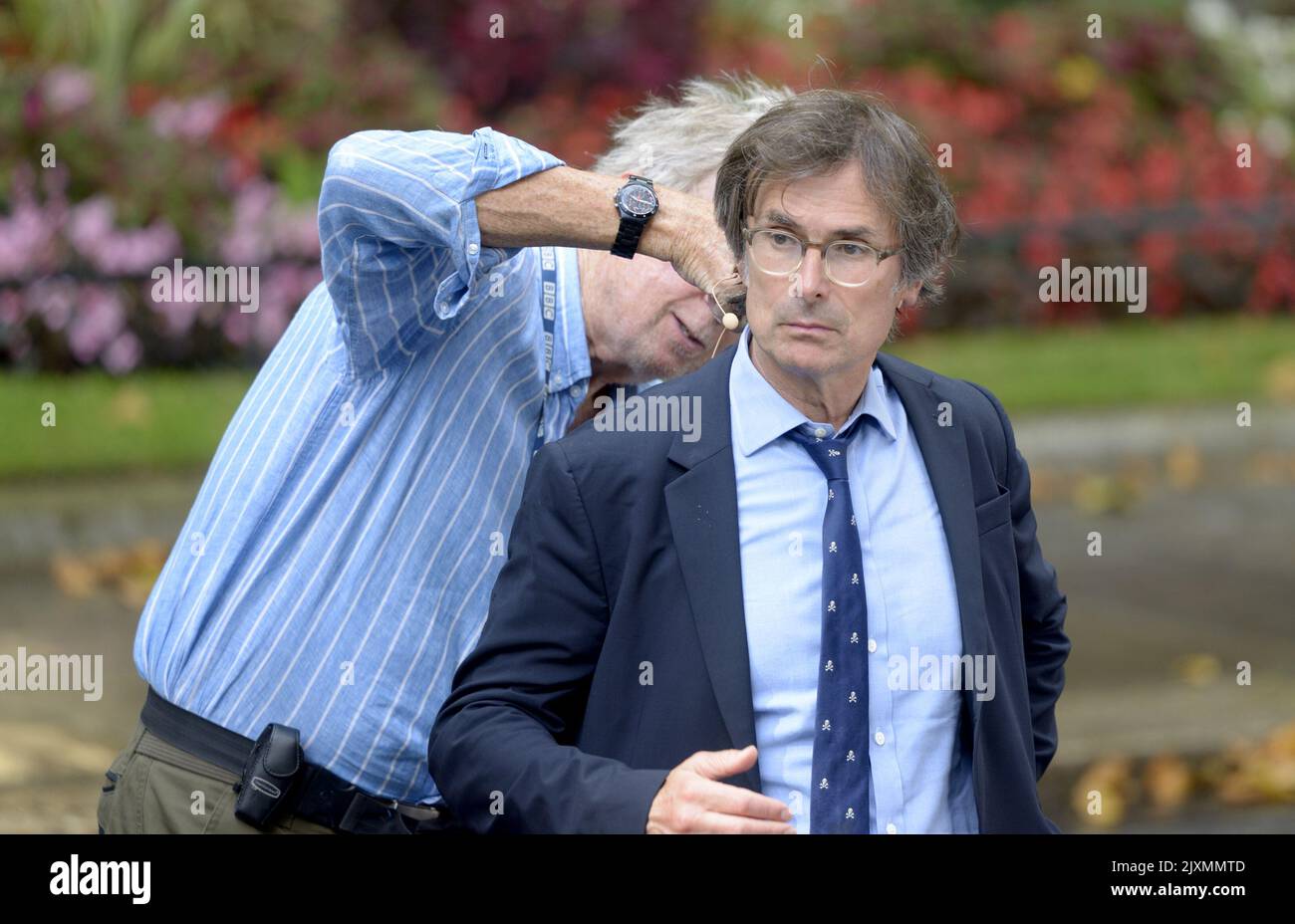 Robert Peston - Itv News political editor - having an earpiece fitted in Downing Street on the day Liz Truss makes her first speech as Prime Minister. Stock Photo