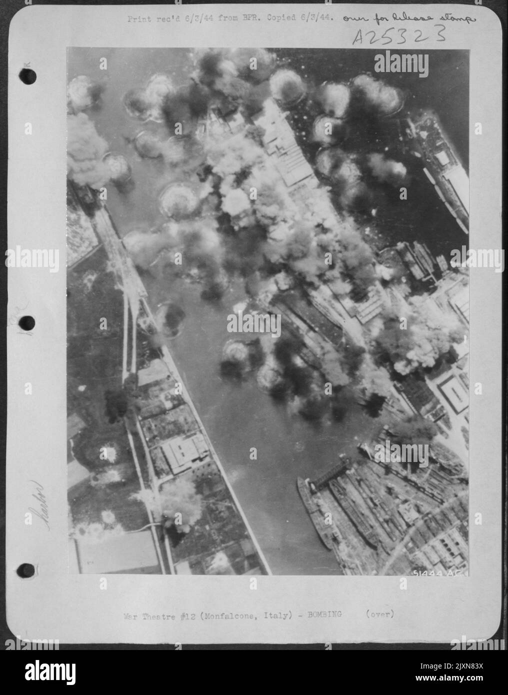attacking-the-monfalcone-harbor-installations-on-25-may-44