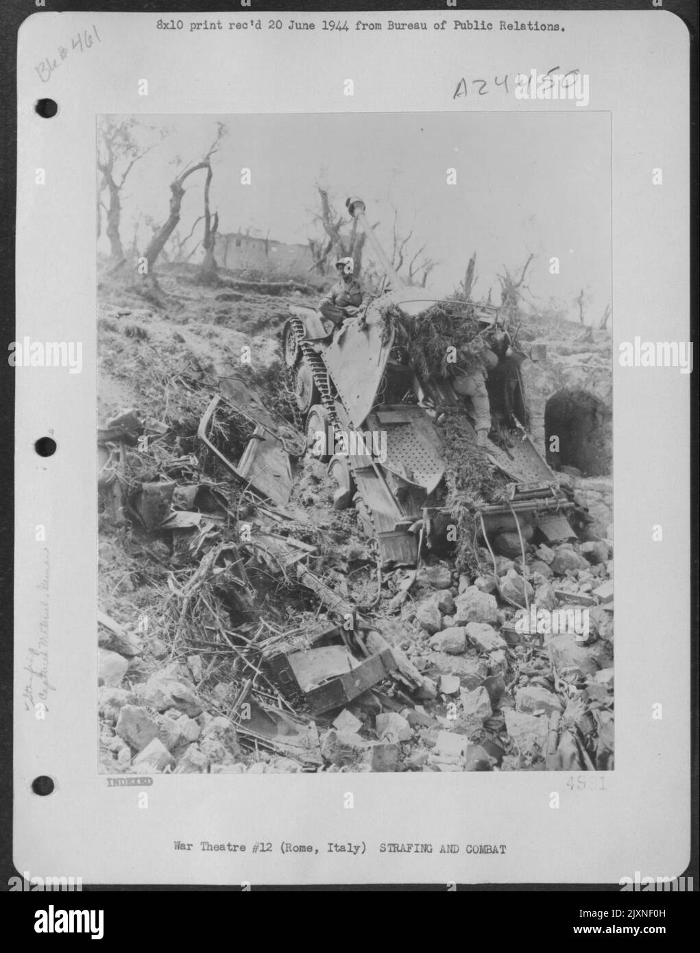 Allied Soldiers Broke Into A Smashed Nazi Tank [Jagdpzr 38(T) Tank Destroyer] Somewhere On A Road To Rome, Italy. Scenes Like This Were Common As Allied Forces Swept Into And Past Rome. After The Maaf Throttled The Enemy'S Rail Lines, Bridges, And Ports Stock Photo