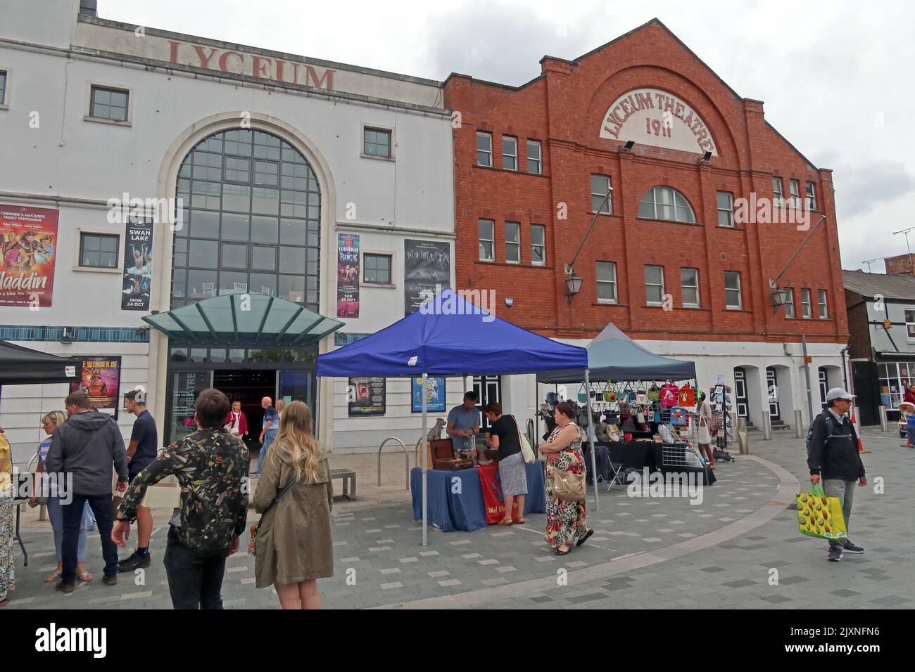 Crewe Lyceum theatre, opened 1911, with Saturday morning outdoor market stalls, Heath St, Crewe, Cheshire, England, UK,  CW1 2DA Stock Photo