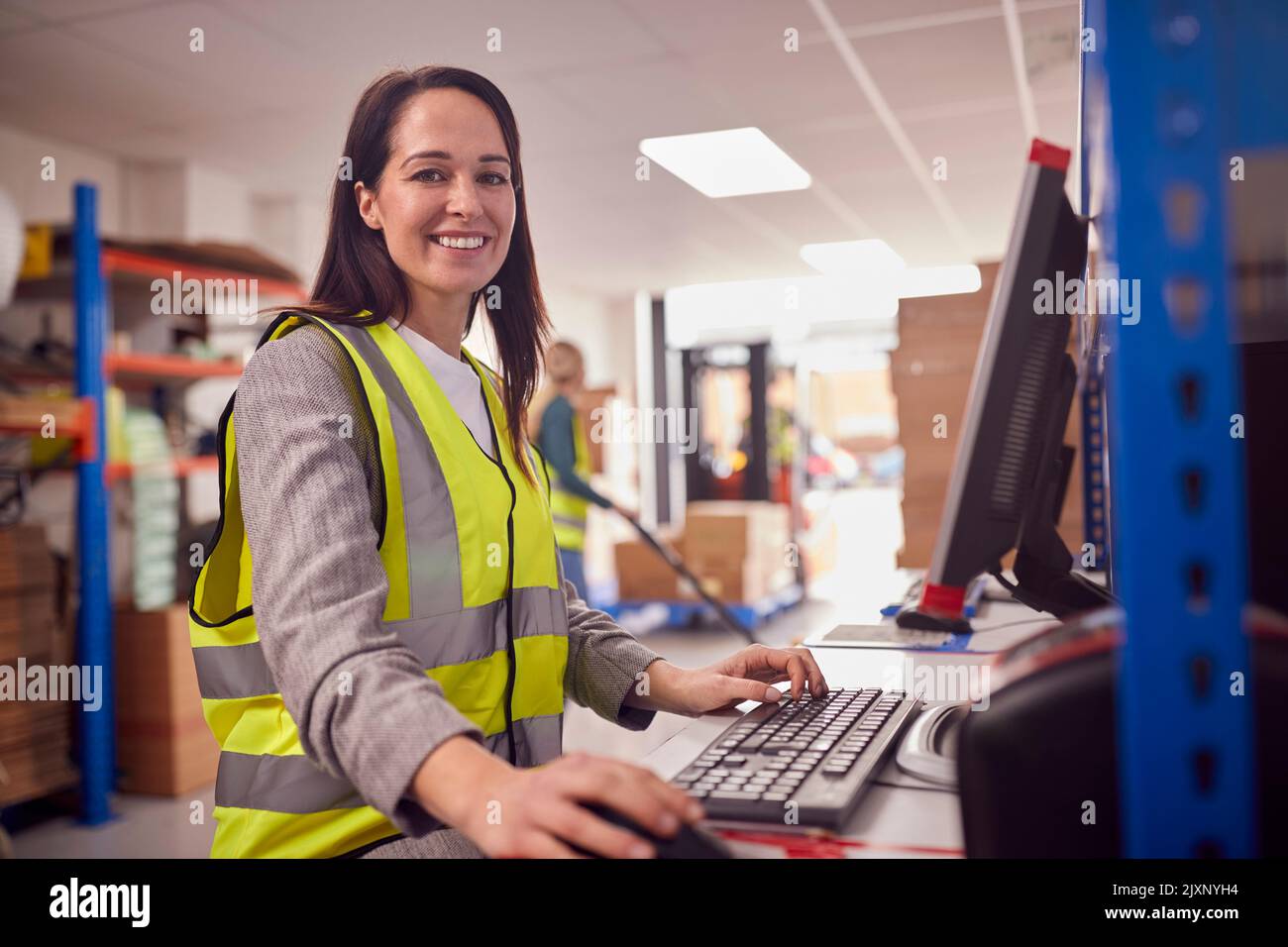 Fulfilling work. Manager female. Документы на складе. Fulfilling work. Fulfilling.