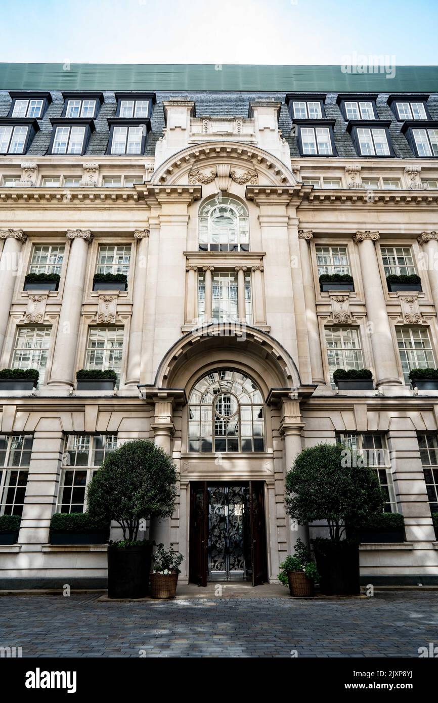 Rosewood hotel london restaurant hi-res stock photography and images ...