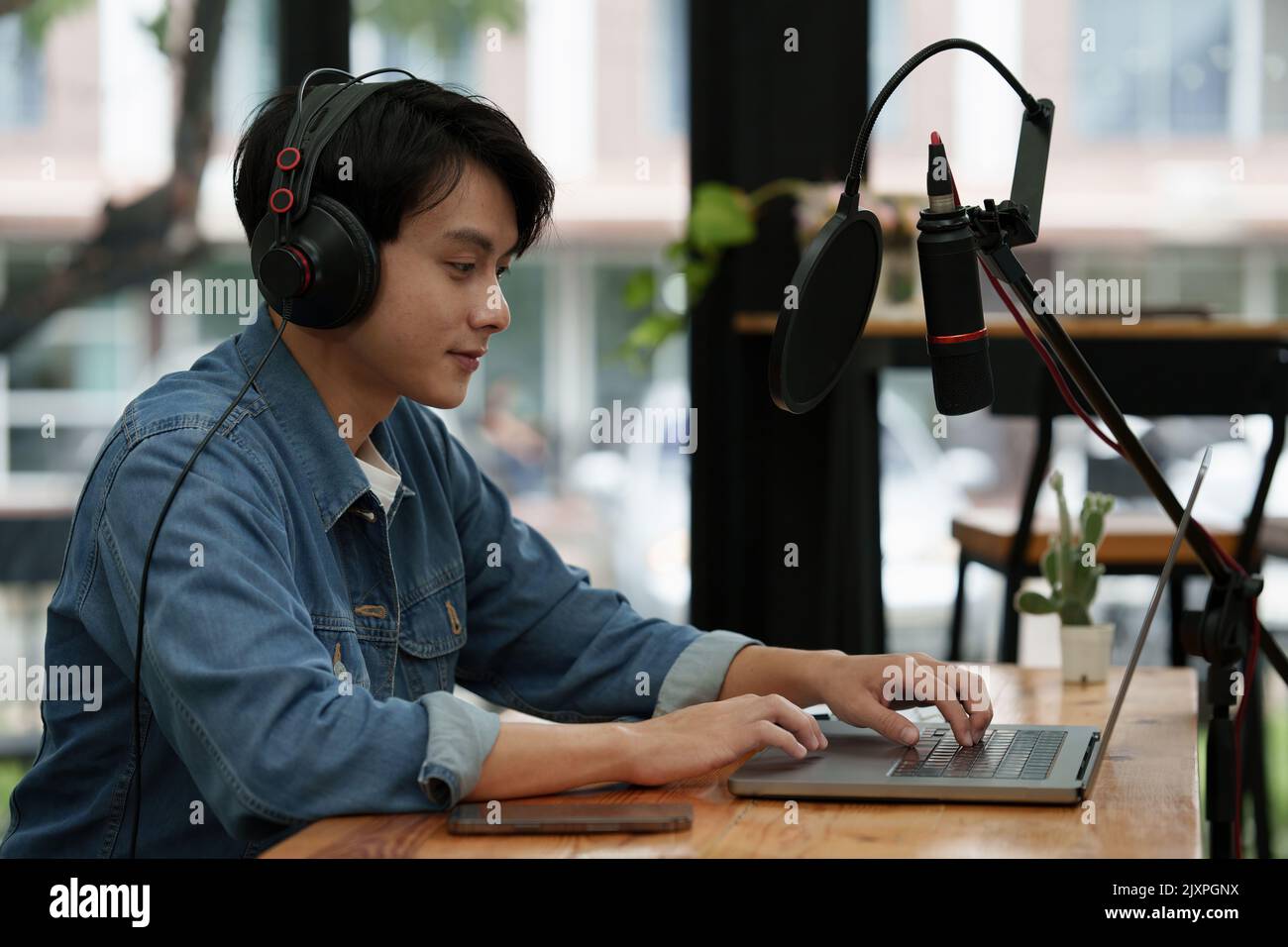 Home media hi-res stock photography and images - Alamy