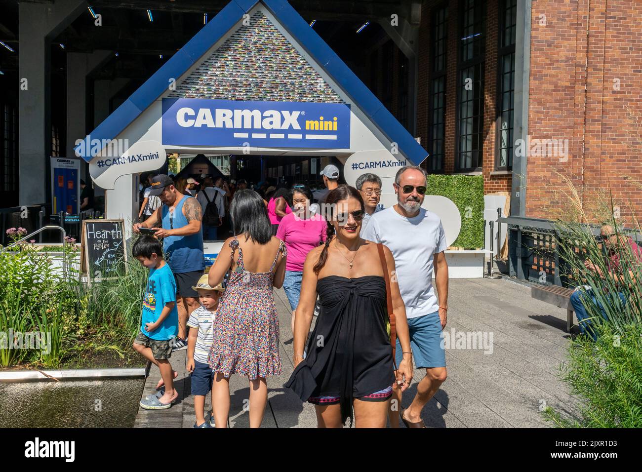 Brand activation on the High Line Park in New York for the online and brickandmortar used