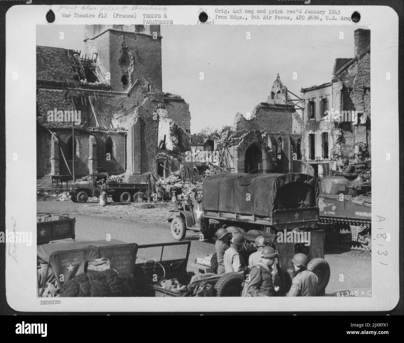 American troops move in Black and White Stock Photos & Images - Alamy