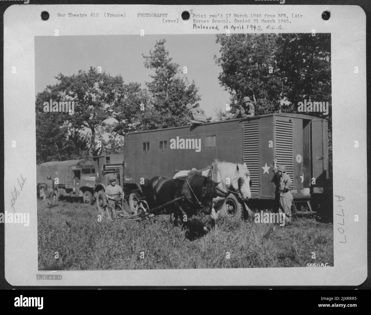 In no time all the machines of the Portable photographic laboratory