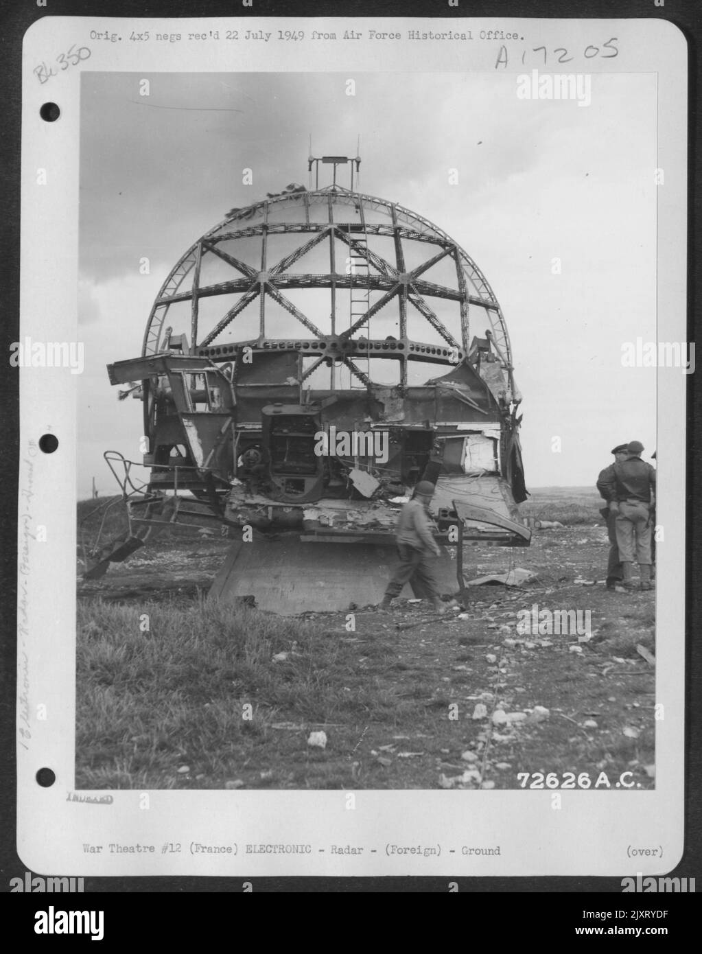 German Giant Wurzburg Radar Installation On Normandy Beach, France. 22 June 1944. [W?Rzburg Riese Fumg 65 Radar.] Stock Photo