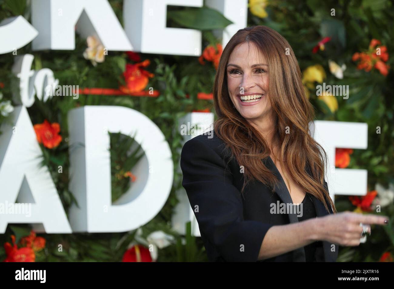 Julia roberts ticket to paradise hires stock photography and images