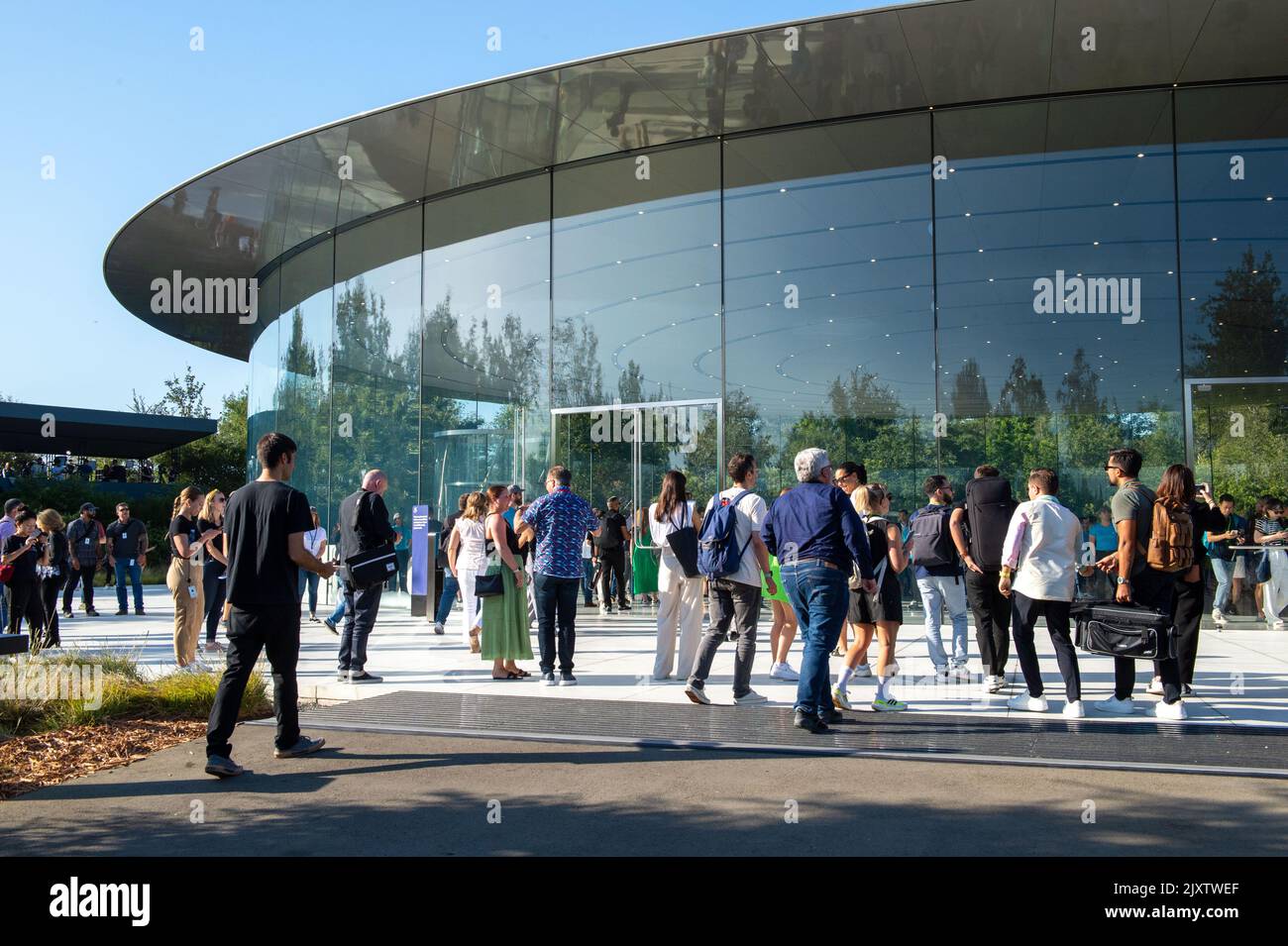 Cupertino, USA. 07th Sep, 2022. Guests gather at the entrance to the ...