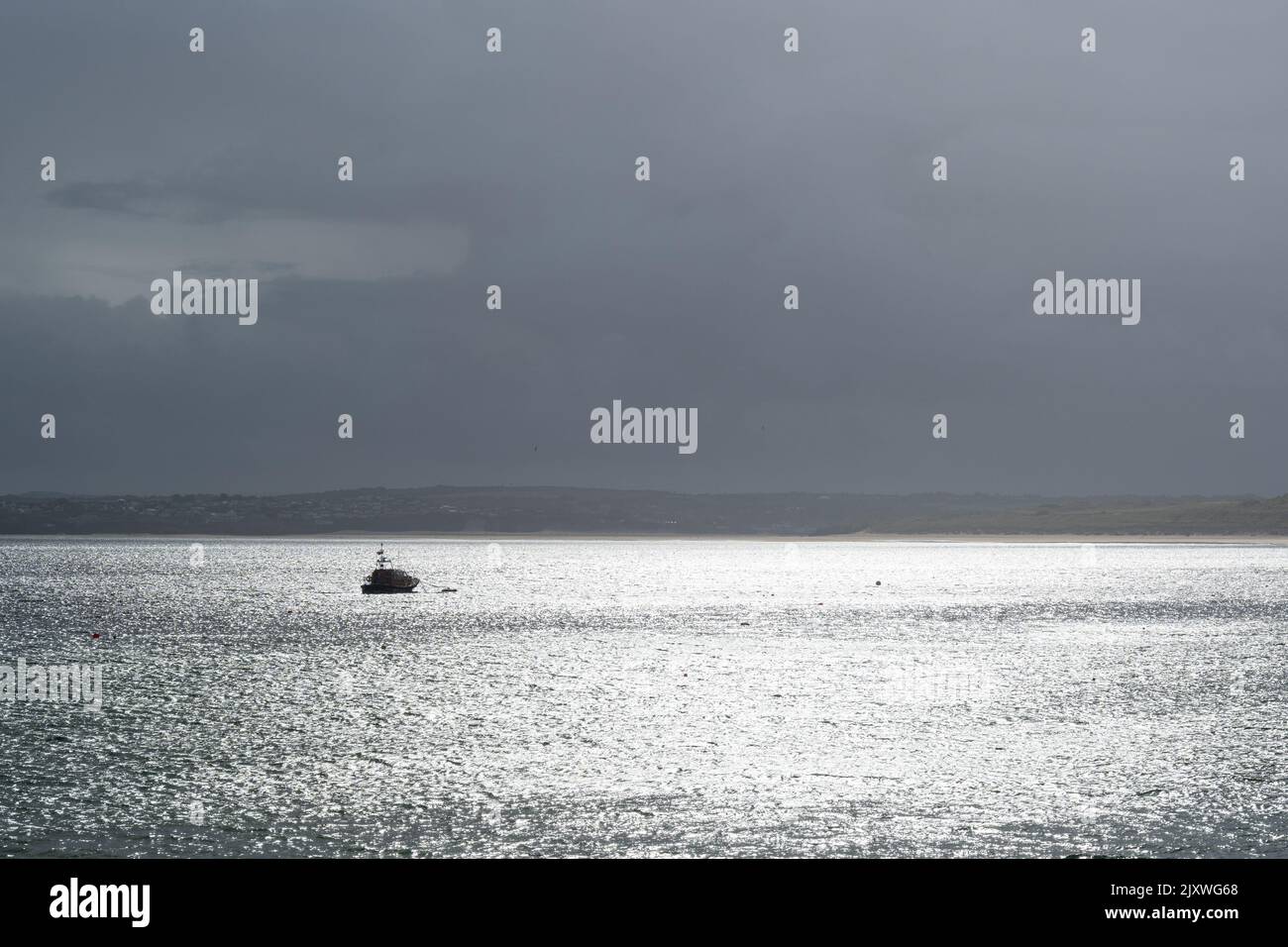 St Ives, Cornwall, UK. 7th Sep, 2022. UK Weather: Dark clouds gather over the sea bringing heavy rain and thundery downpours at the picturesque seaside resort of St Ives in Cornwall. The unpredictable weather is set to remain this week as low pressure systems sweep across the South West of England. Credit: Celia McMahon/Alamy Live News Stock Photo