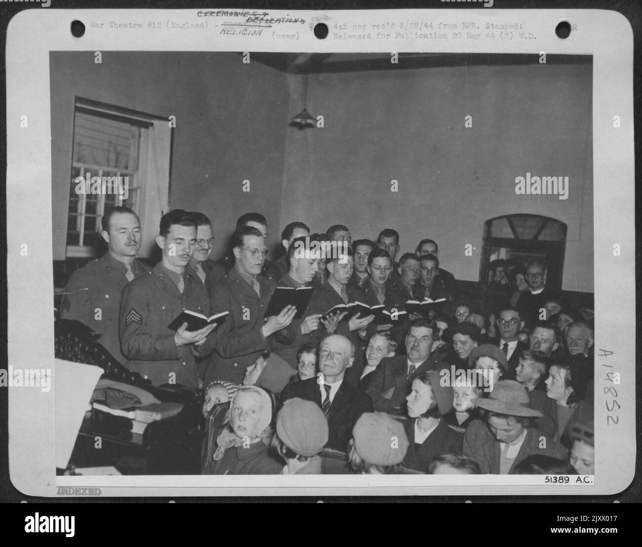 A choir of an 8th AAF Boeing B17 Flying ofrtress base commanded by Col