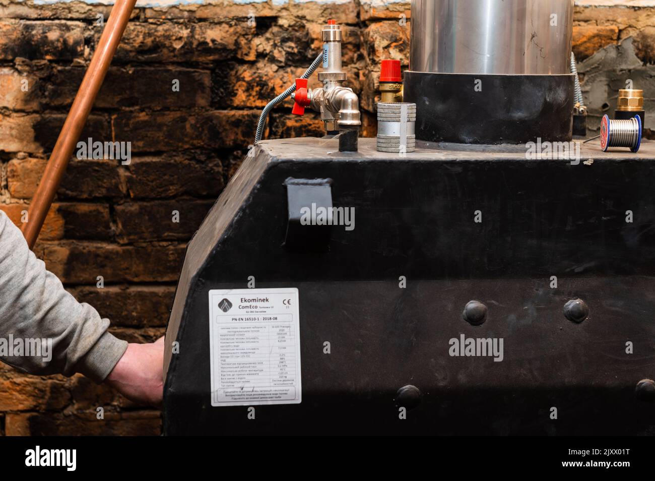 Installation of copper pipes for water supply to the fireplace, heating