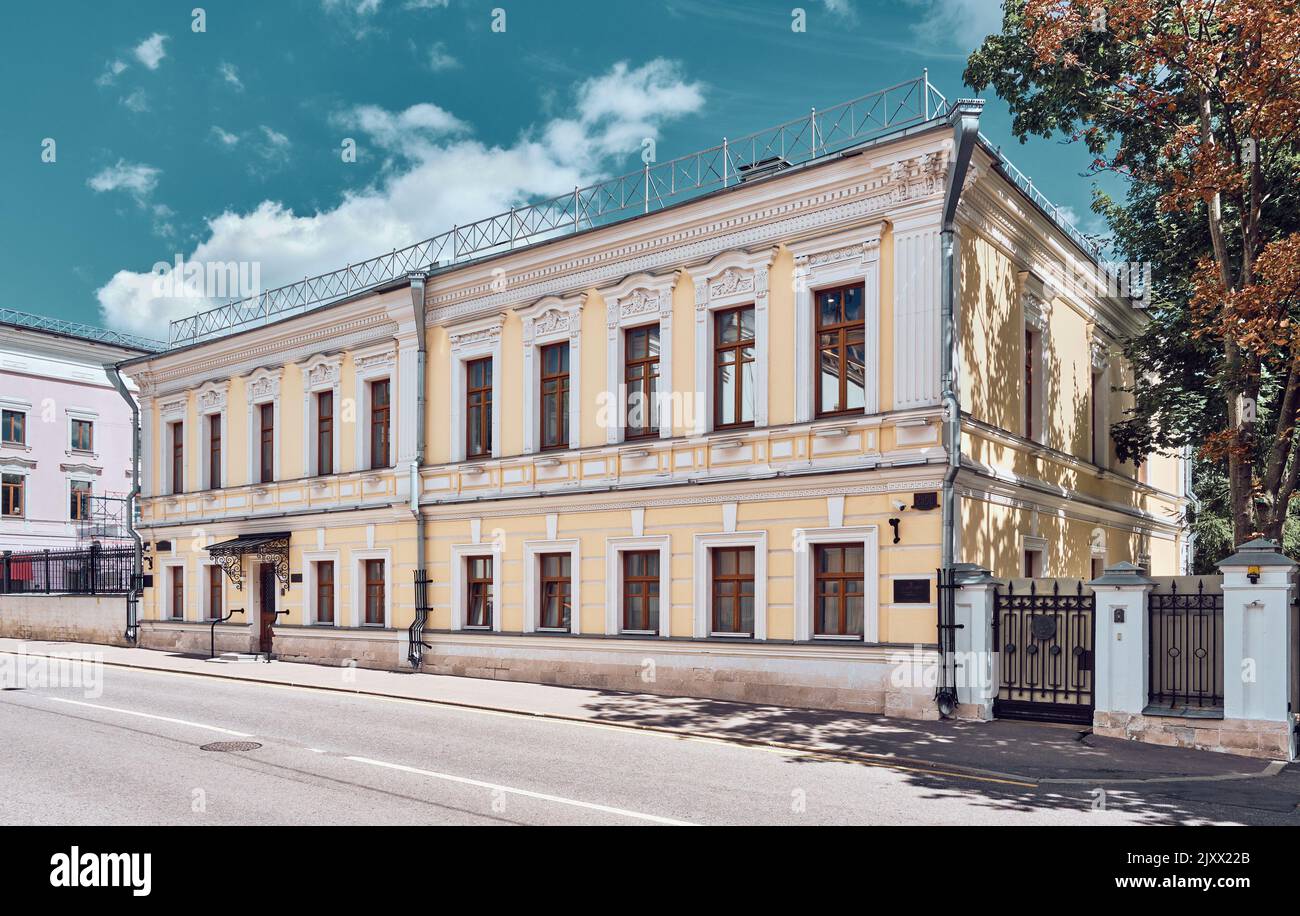 Podsosensky Lane, outbuilding of the city estate of the 18th19th