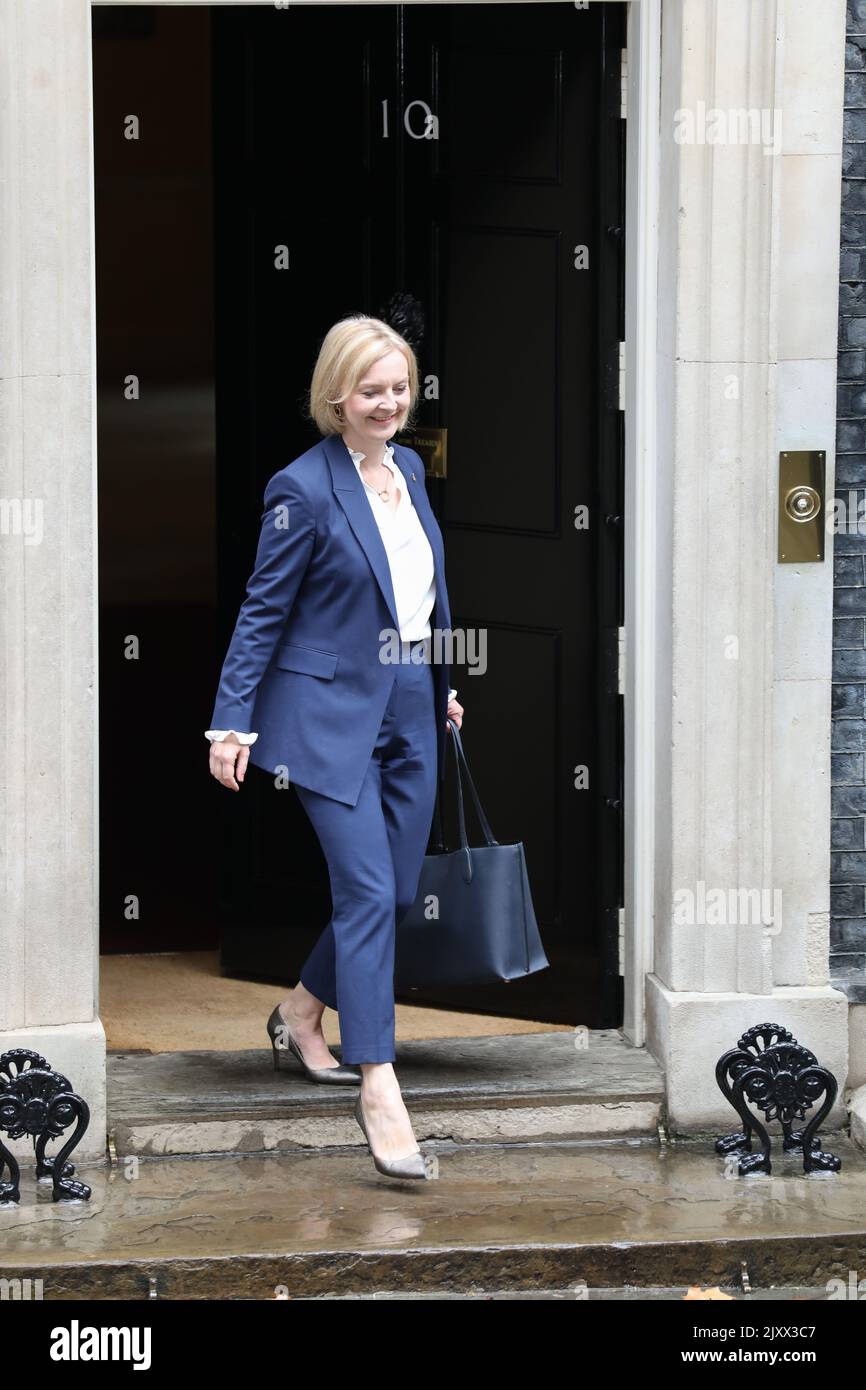 London, UK. 07th Sep, 2022. Liz Truss leaving 10 Downing Street for her first PMQs as prime minister on 7th September 2022 in London. Credit: Isles Images/Alamy Live News Stock Photo