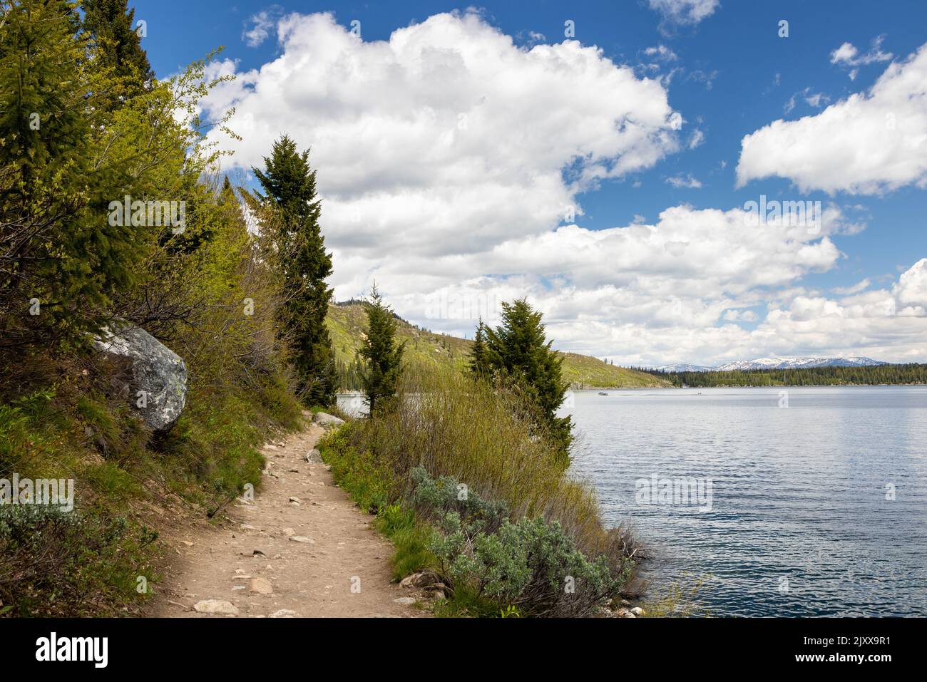 the-jenny-lake-loop-trail-wrapping-around-the-northwestern-side-of
