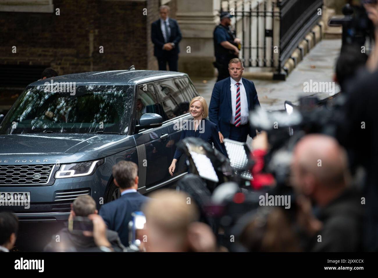 London, UK. 07th Sep, 2022. Liz Truss arrives in Downing Street to deliver her first speech as prime minister on 6th September 2022 in London. Credit: Isles Images/Alamy Live News Stock Photo