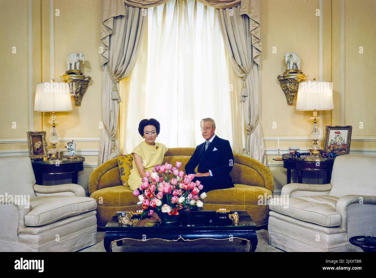 Duchess of Windsor, Wallis Simpson and Duke of Windsor, formerly King Edward III of United Kingdom and Dominions of British Empire, seated Portrait, Waldorf Astoria Hotel, New York City, New York, USA, Toni Frissell Collection, May 1966 Stock Photo