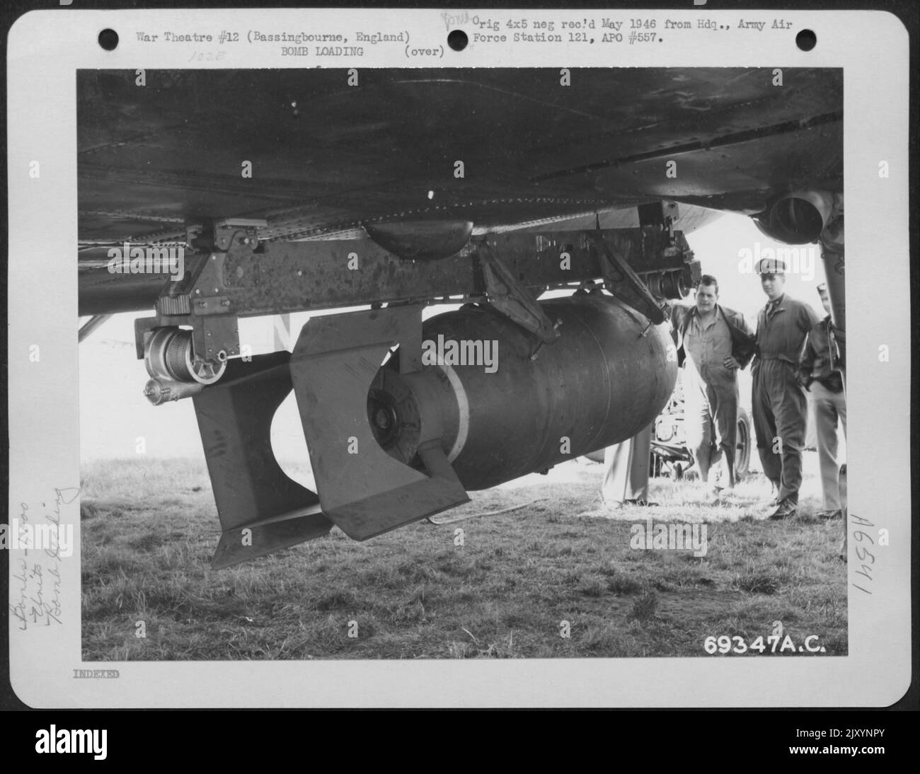 Armorers Of The 91St Bomb Group Load 1,000 Lb. Bombs On The New External Bomb Rack, Under The Wing Of A Boeing B-17 'Flying Fortress' At The 91St Bomb Group Base In Basinbourne, England. 14 September 1943. Stock Photo