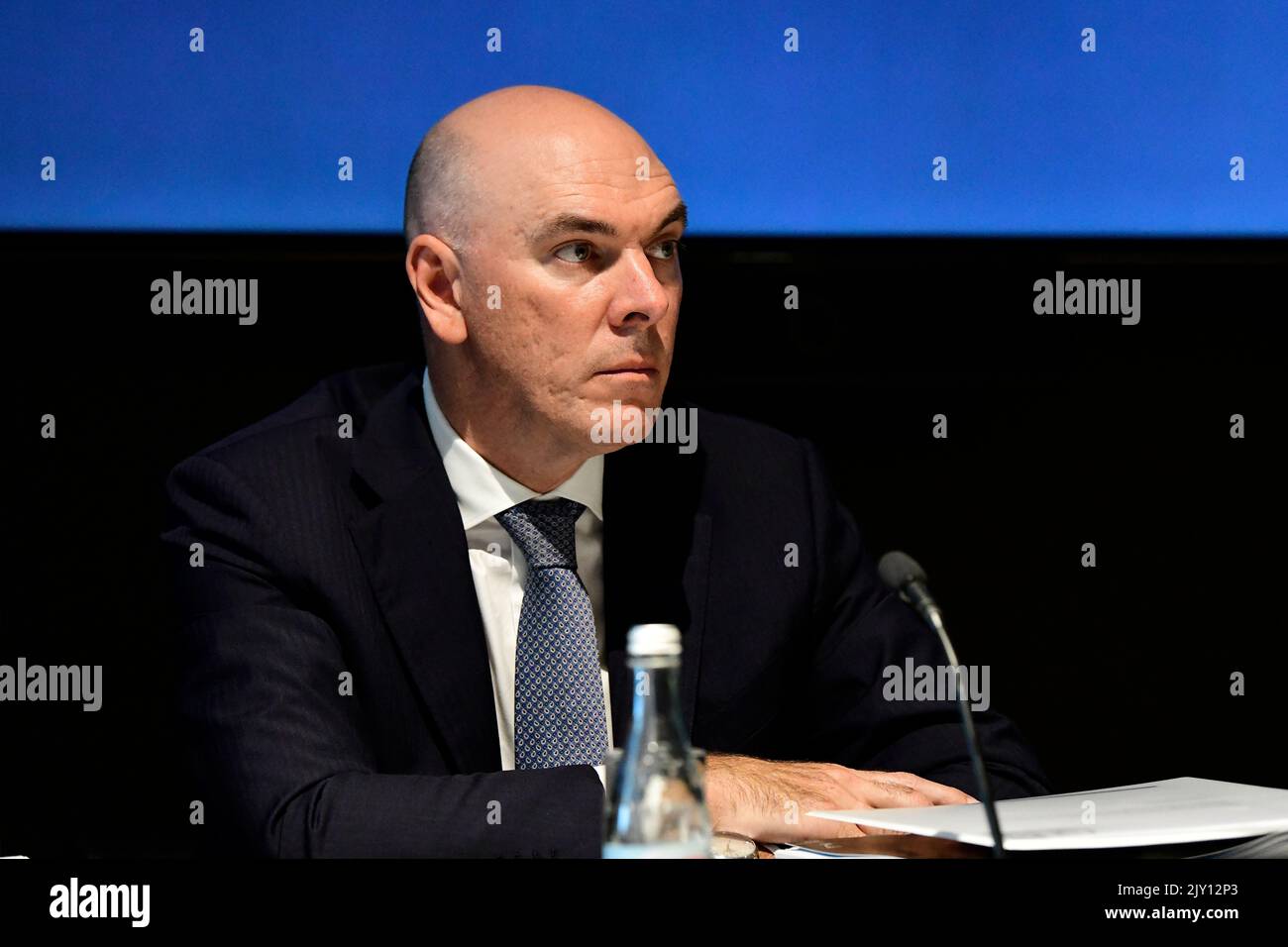 Financial Shakeup Alex Harvey Out As Macquarie Group Cfo - 8yytri5