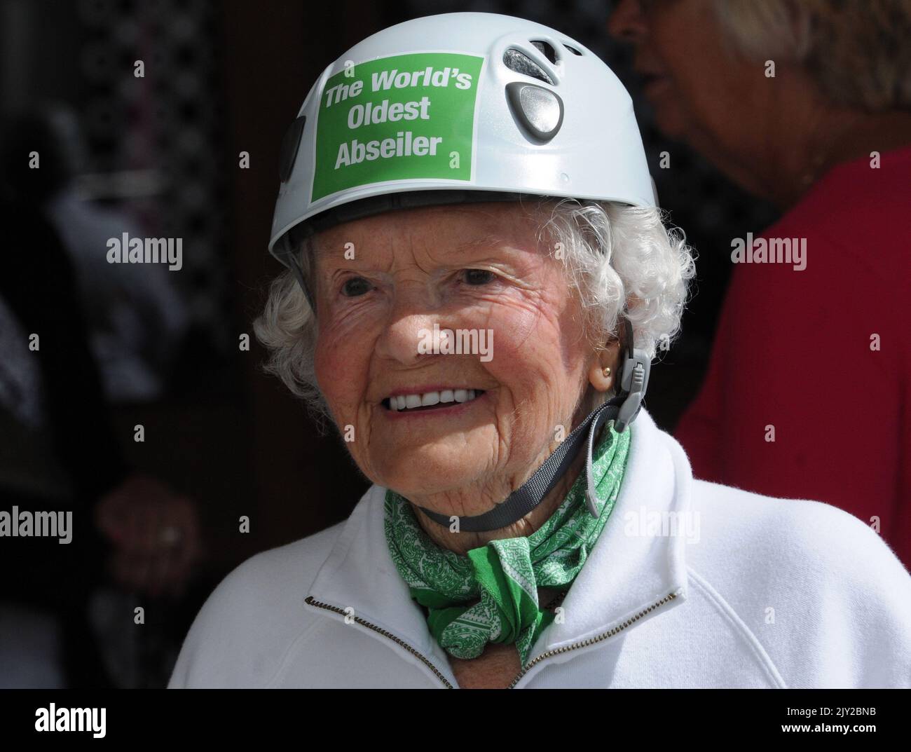 99 YEAR OLD DORIS LONG COMPLETES HER ABSEIL DOWN THE 330 FOOT SPINNAKER TOWER AT PORTSMOUTH TO RAISE MONEY FOR THE ROWENS HOSPICE. PIC MIKE WALKER, MIKE WALKER PICTURES,2013 Stock Photo