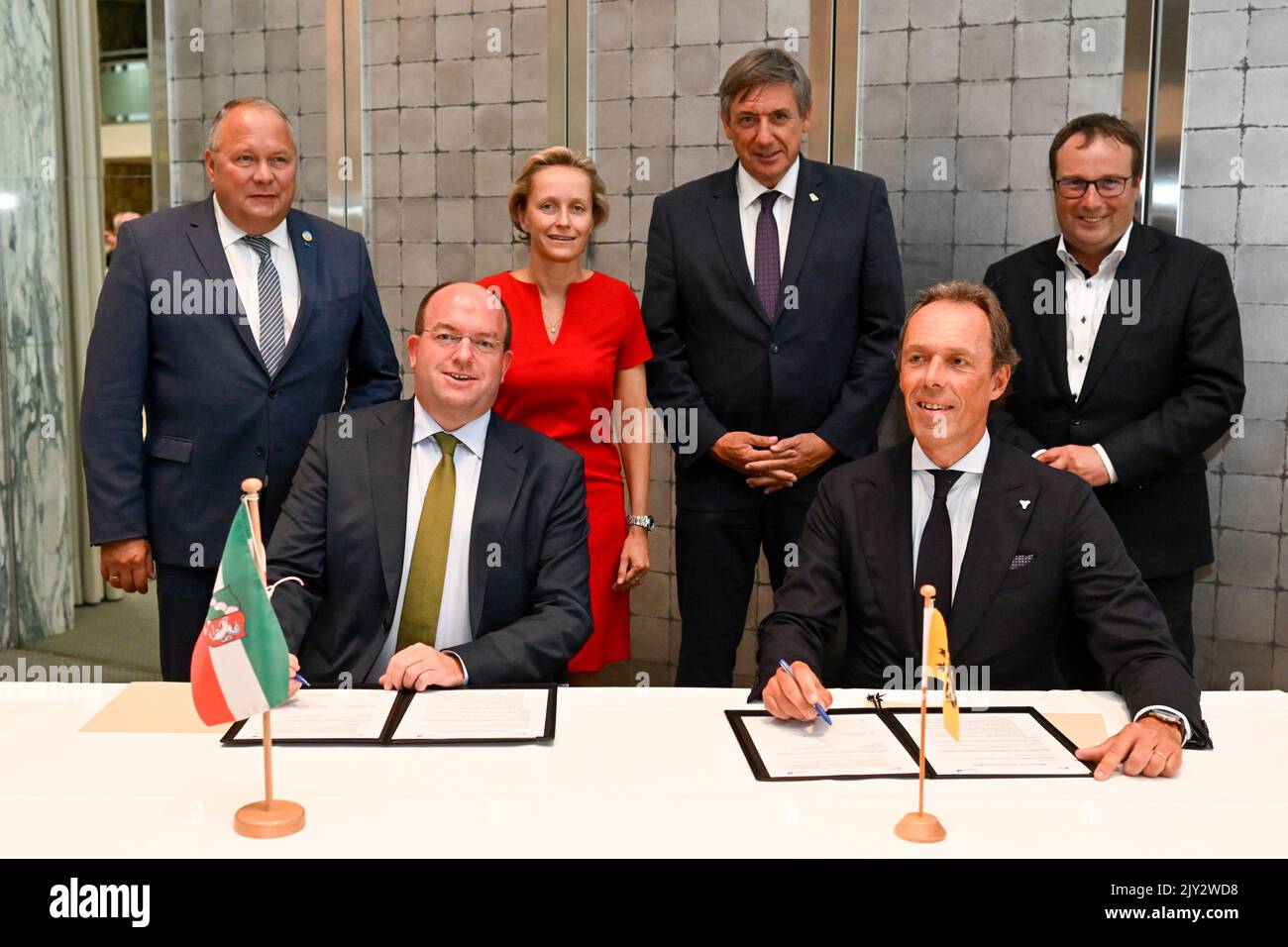 Markus Bangen Chief Executive Officer of Duisburger Hafen AG, Jacques Vandermeiren, CEO Port Of Antwerp, Annick De Ridder, Chairman Port of Antwerp and Flemish Minister President Jan Jambon pictured during the signing of a Memorandum of Understanding between the two ports, during a diplomatic meeting between Flanders and the German state of North Rhine-Westphalia, Wednesday 07 September 2022 in Dusseldorf. BELGA PHOTO DIRK WAEM Stock Photo