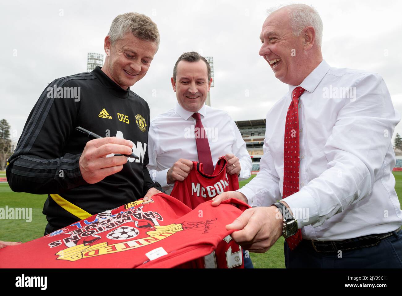 manchester united shirt perth