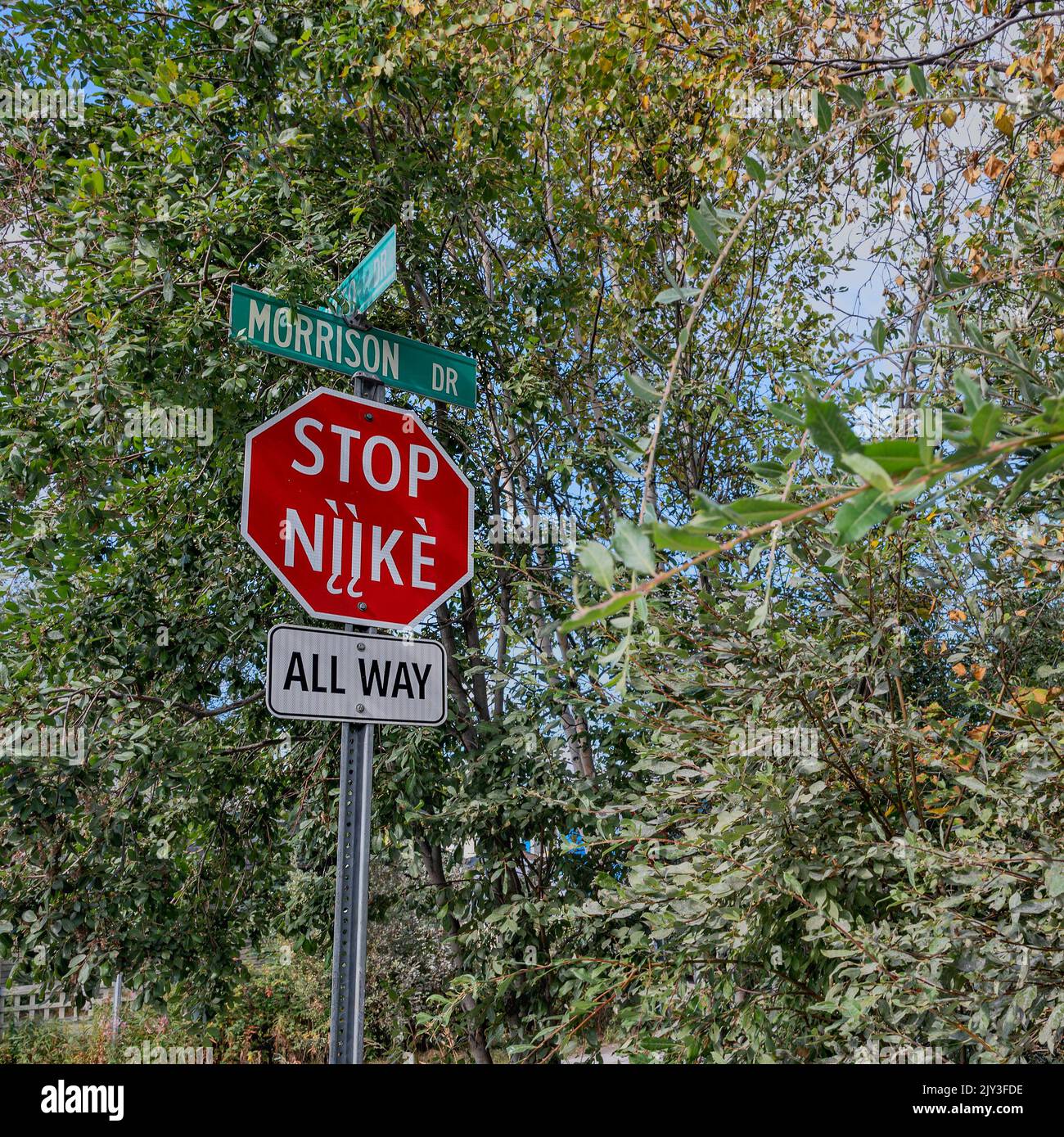 Stop sign in Yellowknife with English and Wiliideh, the dialect spoken by the Dene in the area Stock Photo