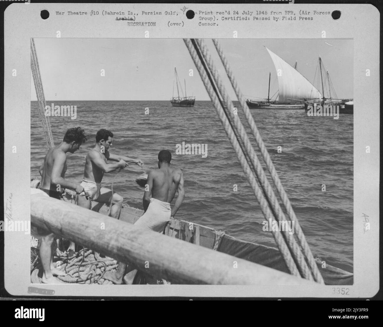 Natives Can Stay Down Longer Than Gis, Can Bring Up More Oysters In Their Baskets. Before The War Japaneseanese Flooded The Market With Cultured Pearls. When War Broke Out, The Japanese Variety Was Banned And Merchants Selling Them Were Heavily Fined. Stock Photo