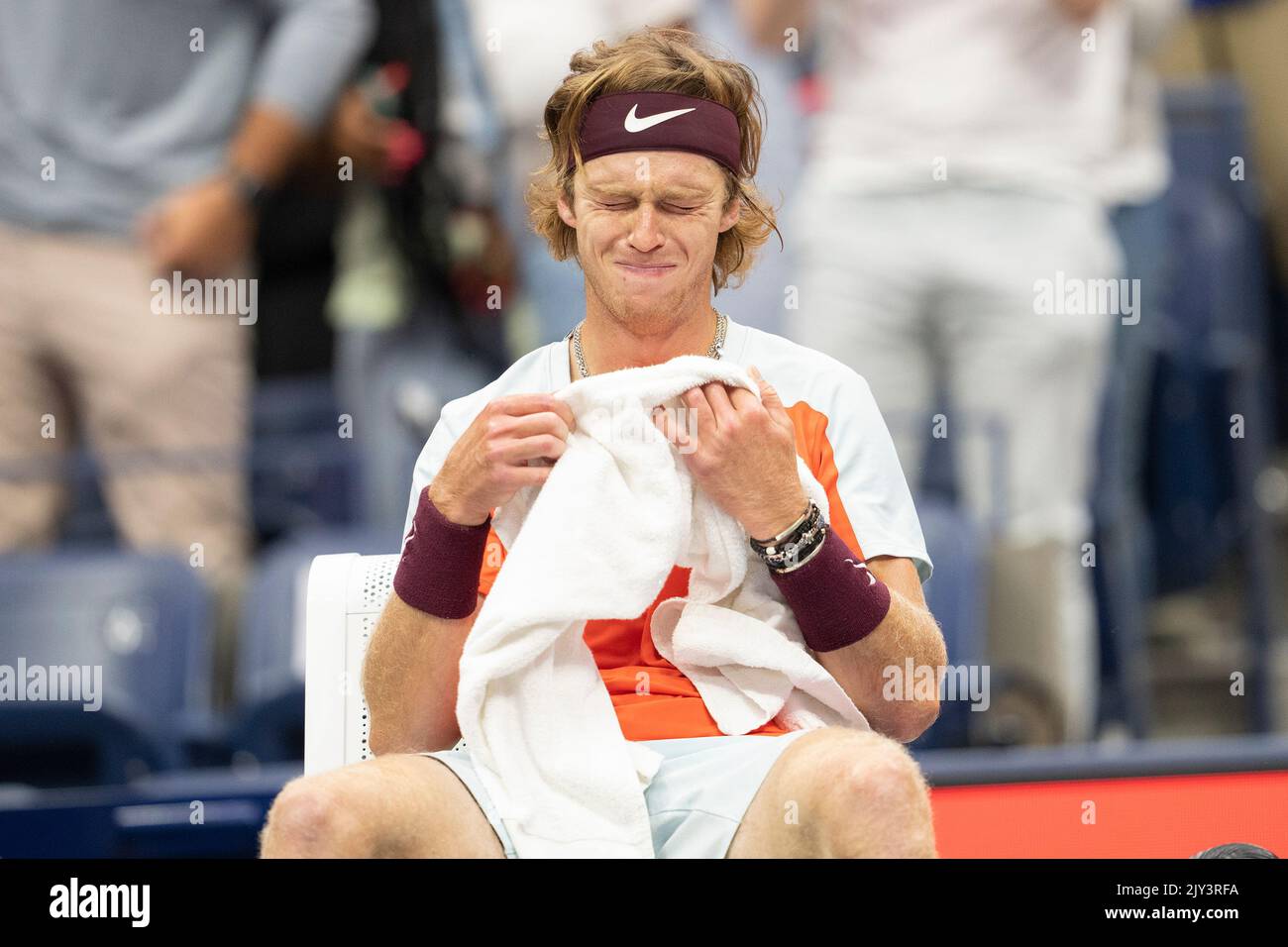 Rublev Cry SAndrey Rublev crying at changeover during quarterfinal of US Open ...