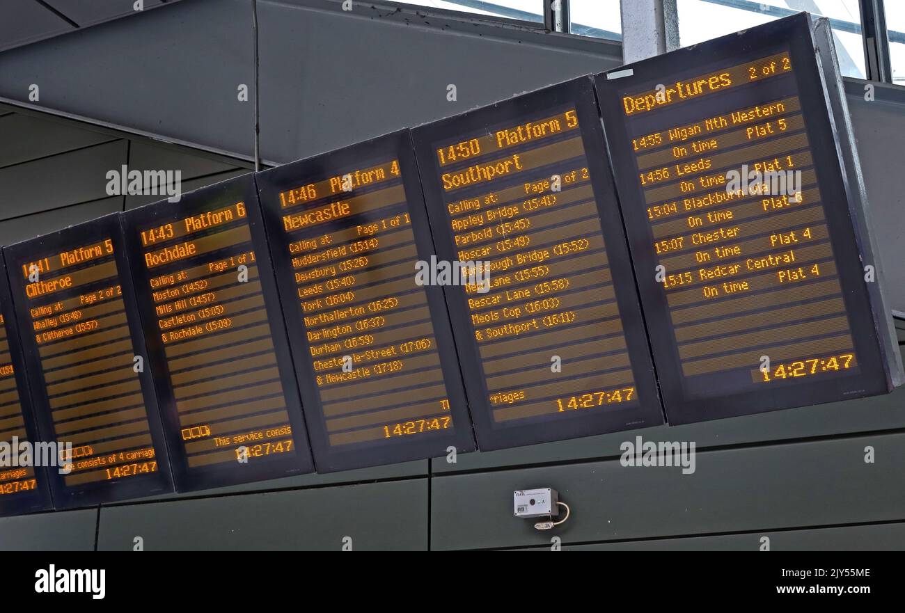 Manchester Victoria Mainline station departures board, Clitheroe, Rochdale, Newcastle, Southport, Wigan North Western,Blackburn,Chester,Redcar Central Stock Photo