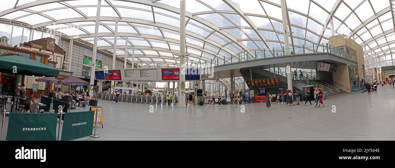 Manchester Victoria railway station interior panorama, Victoria Railway Station, Manchester, England, UK, M3 1WY, showing platforms & Metrolink Stock Photo