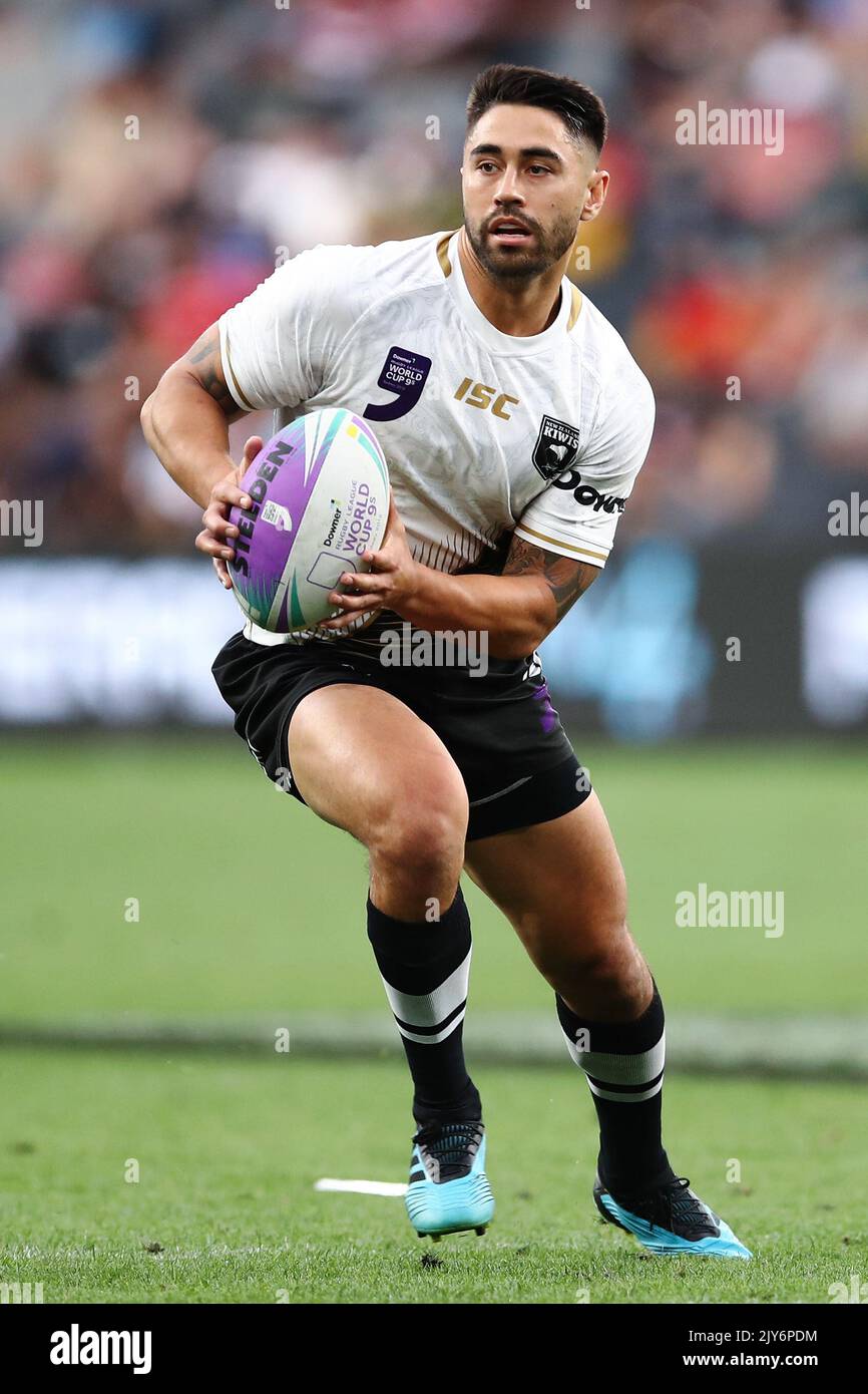 Shaun Johnson Of New Zealand Runs The Ball In The Men s Pool Game shaun-johnson-of-new-zealand-runs-the-ball-in-the-men-s-pool-game