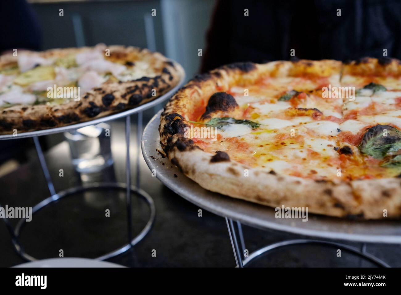 Margherita woodfired pizza hires stock photography and images Alamy
