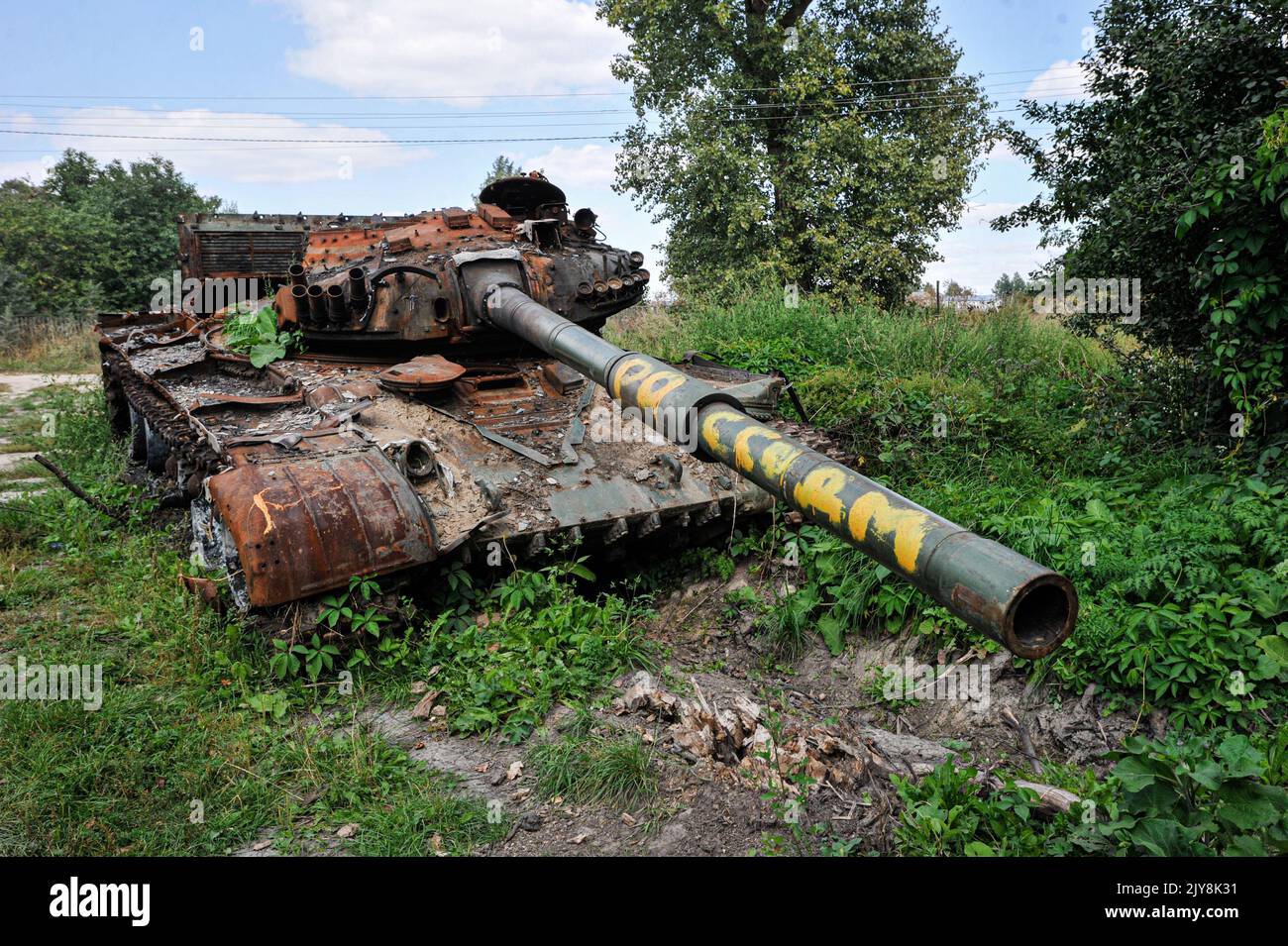 Lukashivka, Ukraine. 07th Sep, 2022. View of a destroyed Russian tank in the village of Lukashivka, Chernihiv region. Russia invaded Ukraine on 24 February 2022, triggering the largest military attack in Europe since World War II. Credit: SOPA Images Limited/Alamy Live News Stock Photo