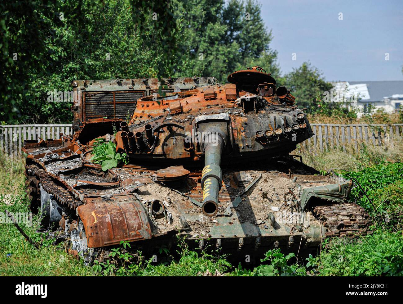 Lukashivka, Ukraine. 07th Sep, 2022. View of a destroyed Russian tank in the village of Lukashivka, Chernihiv region. Russia invaded Ukraine on 24 February 2022, triggering the largest military attack in Europe since World War II. Credit: SOPA Images Limited/Alamy Live News Stock Photo