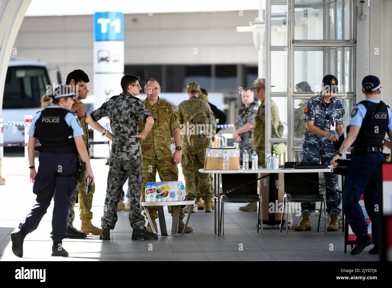Personnel from the NSW Police Force, Australian Royal Navy and ...