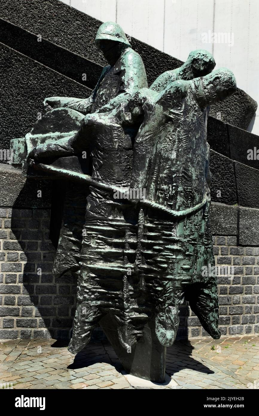 Statue on De Boeg (The Prow) war memorial, Rotterdam, Netherlands, commemorating 3500 merchant navy personnel who died during WW2. Stock Photo