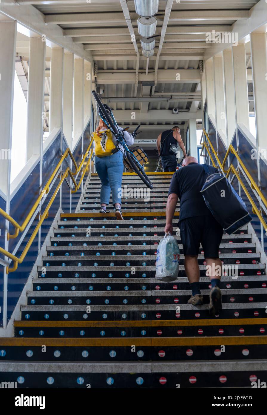 Carrying luggage up stairs hires stock photography and images Alamy