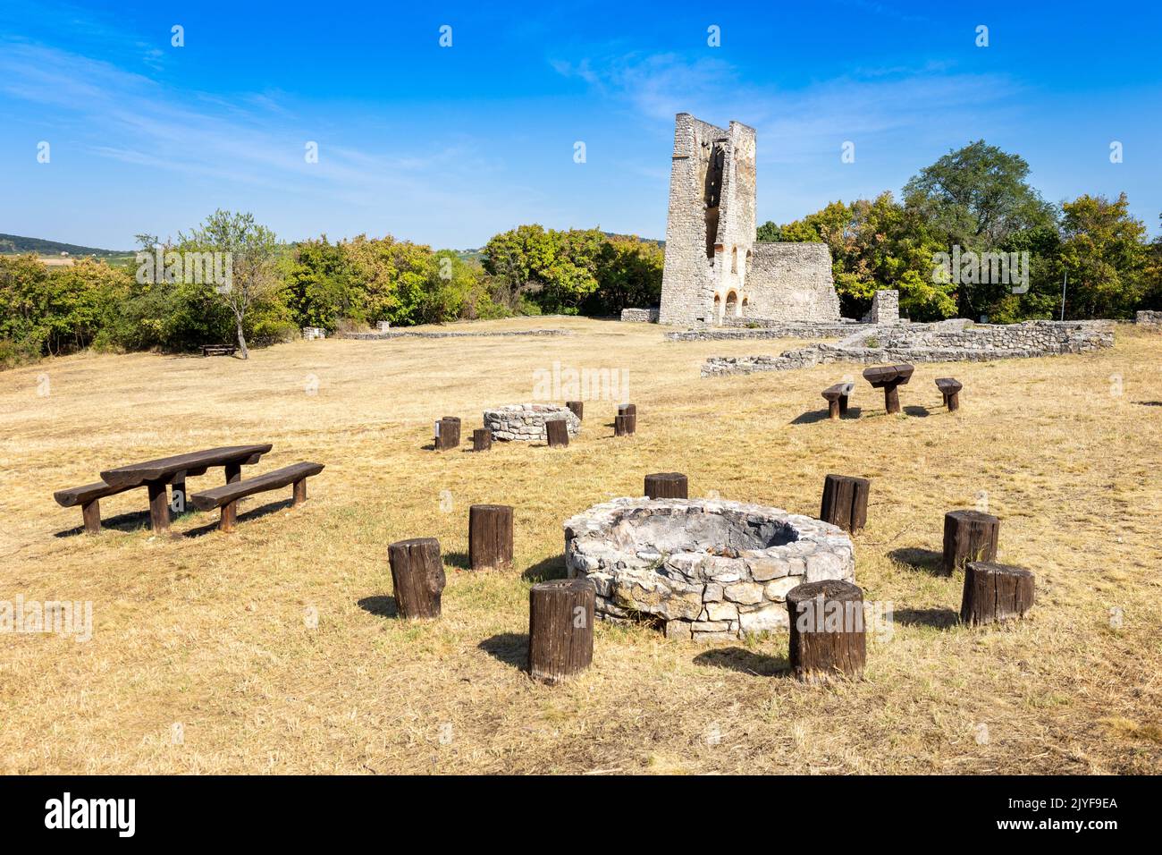 Dorgicse - ruiny stredovekeho kostela, Jezero Balaton, Maďarsko / Dorgicse village - ruins of medieval church, Balaton lake, Hungary, Europe Stock Photo
