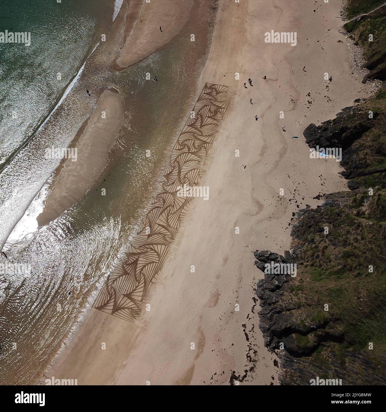 Manuel uses his local beaches as his canvas. Ireland, UK: FROM PSYCHEDELIC patterns to a giant-sized pooch-portraits these are the best of sand art ma Stock Photo