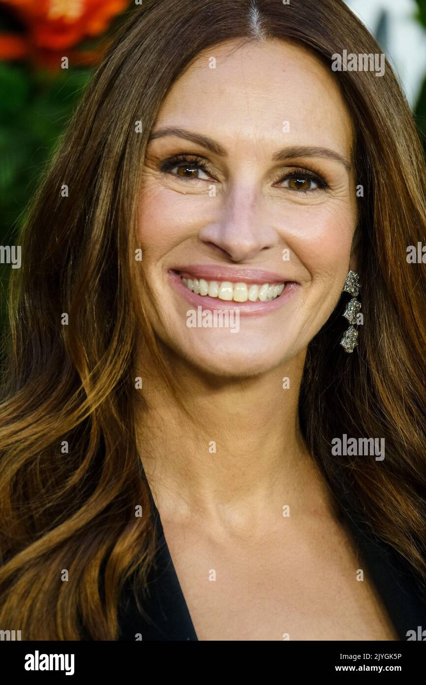 Julia Roberts photographed during the Ticket to Paradise World Premiere held at Odeon Luxe Leicester Square , London on Wednesday 7 September 2022 . Picture by Julie Edwards. Stock Photo