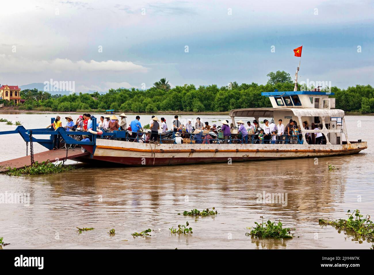 Passengers and ferry boat sailing from Hai Phong to Cat Ba, Vietnam Stock Photo