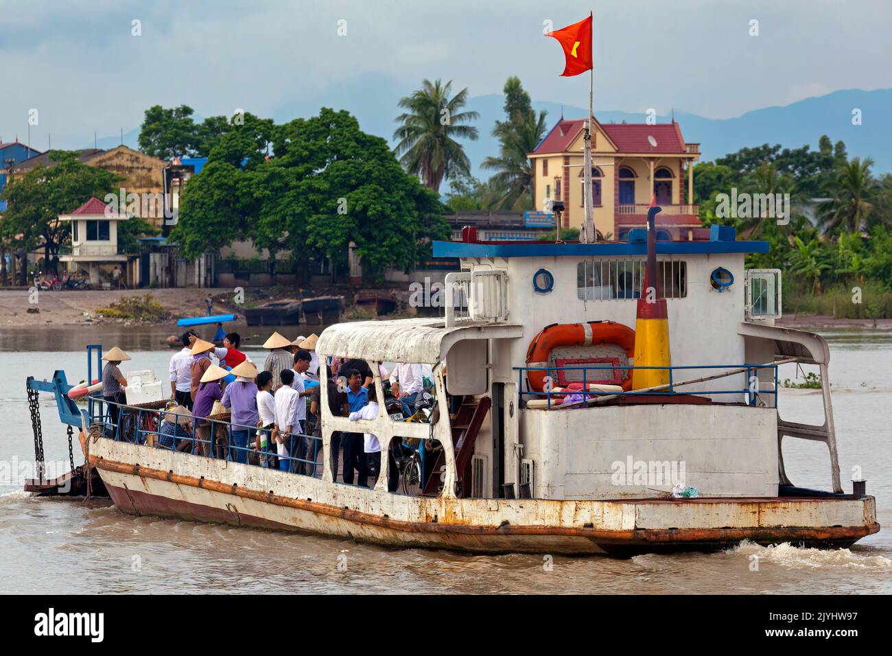 Passengers and ferry boat sailing from Hai Phong to Cat Ba, Vietnam Stock Photo