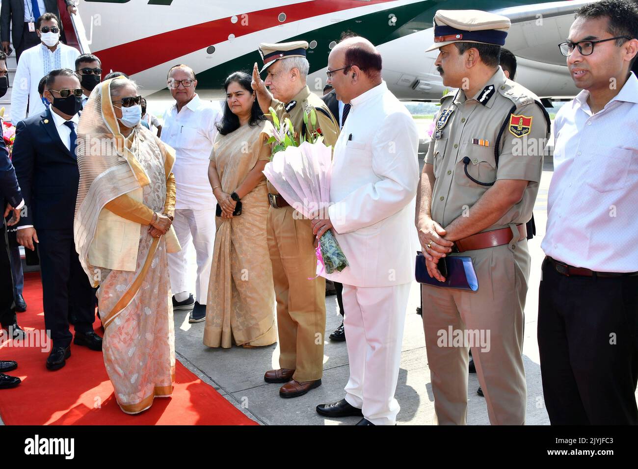 Jaipur, India, September 8, 2022: Bangladesh Prime Minister Sheikh Hasina being welcomed by government officials at Jaipur International Airport in Rajasthan. Credit: Sumit Saraswat/Alamy Live News Stock Photo