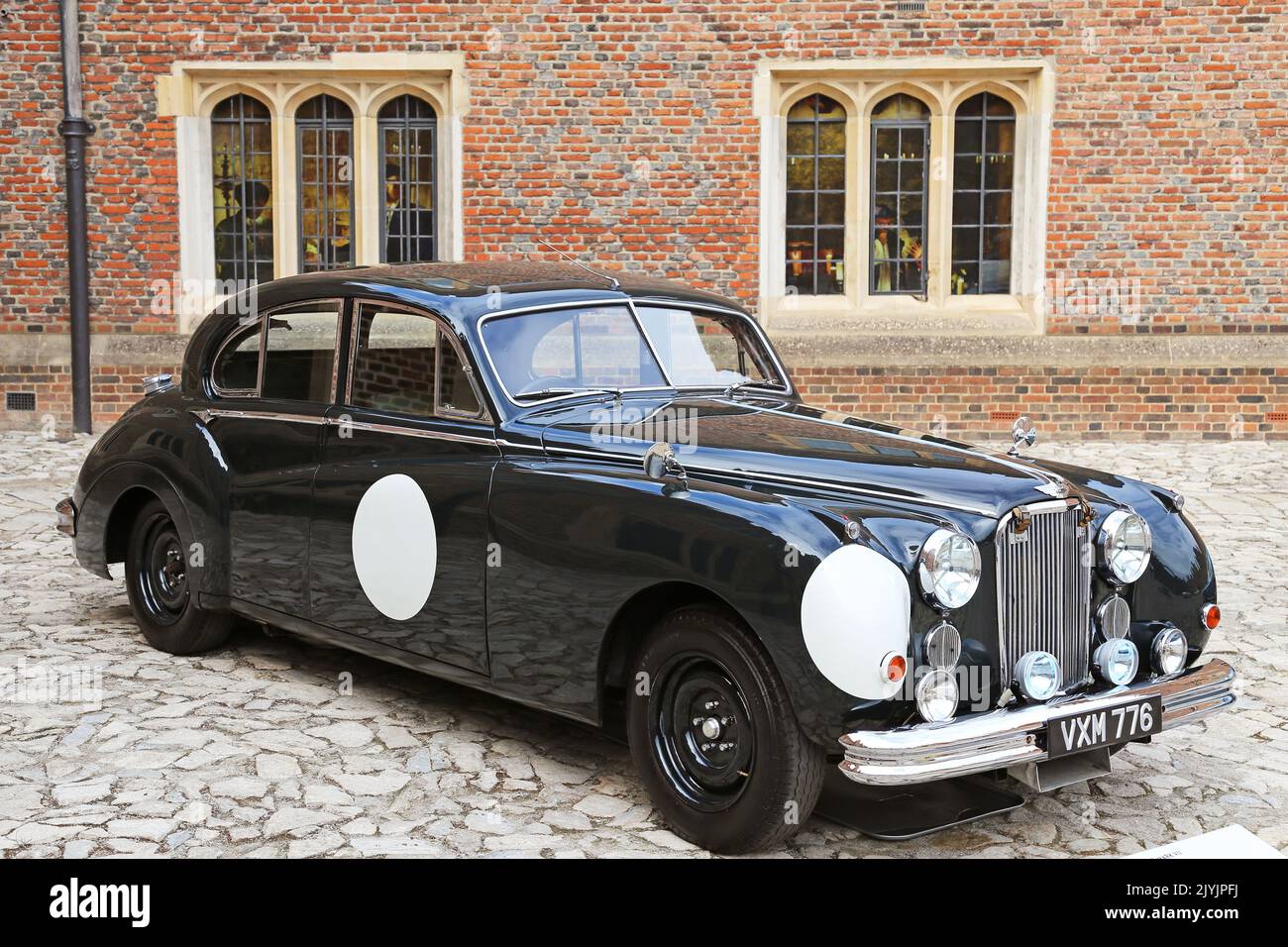 Jaguar MkVII (1955) sold for £28,125. Gooding Classic Car Auction, 3 Sep 2022. Hampton Court Palace, London, UK, Europe Stock Photo