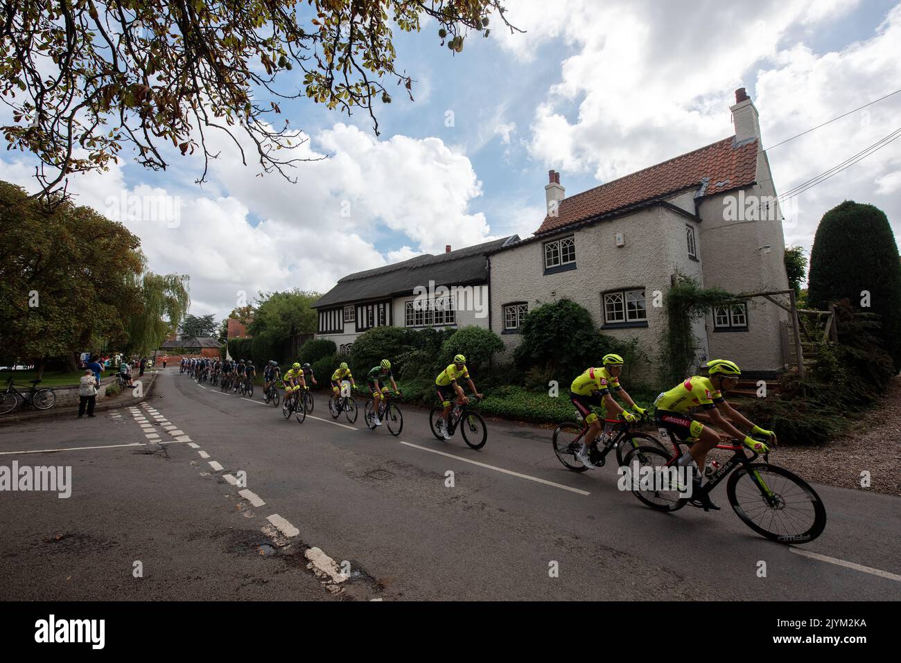 Cropwell Butler, Nottinghamshire, UK. 8th Sep 2022. The peloton passes ...
