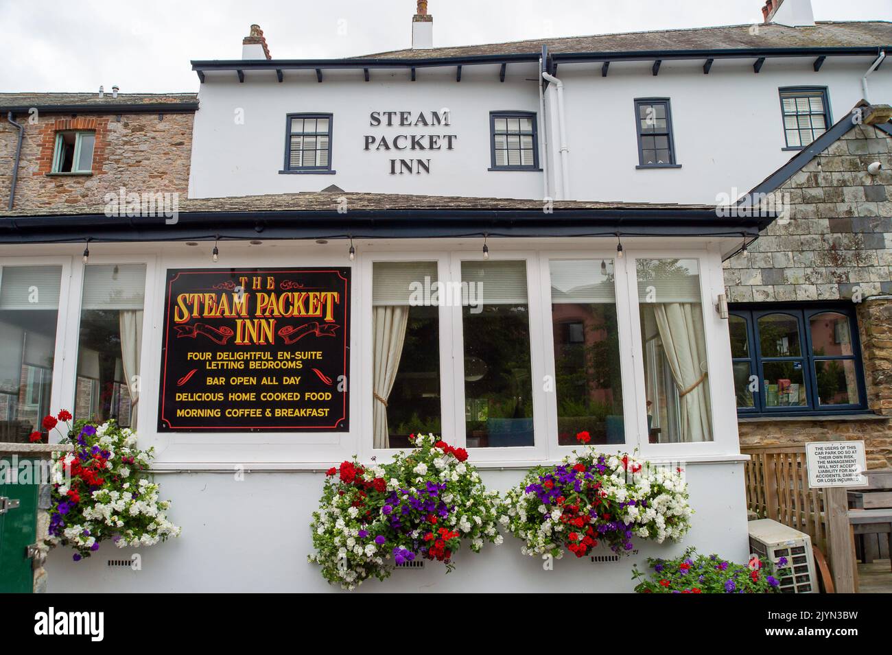 totnes-south-devon-uk-25th-july-2022-the-steam-packet-inn-pub