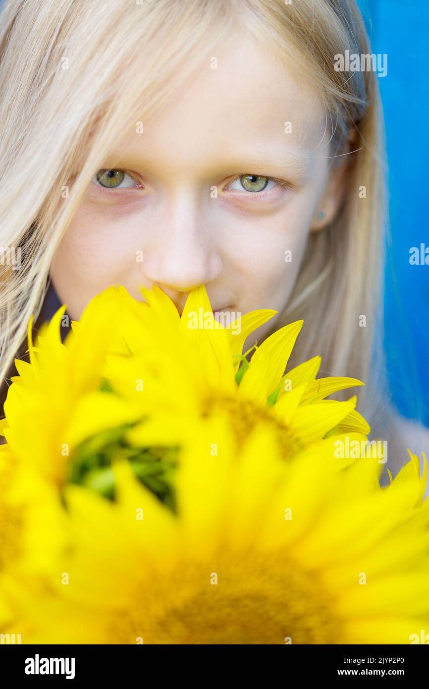 summer - portrait of a little smiling girl with a sunflower Stock Photo ...