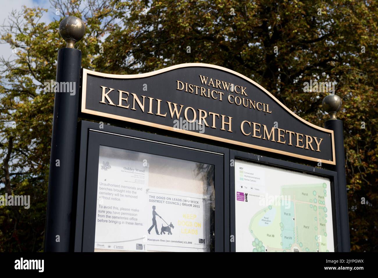 Oaks Road cemetery sign, Kenilworth, Warwickshire, England, UK Stock Photo